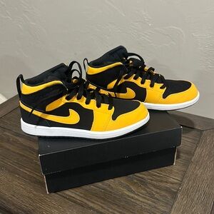 Jordan 1 Mid PS Black and Gold Sneakers